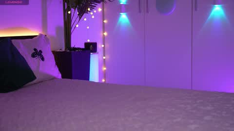 LoretteLorena online show from 12.16.25