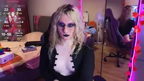 Snapshot of lori_myaf chatting on 10.29.25 Lori ----------------------------------- online show from 10.29.25