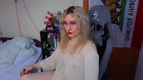 Lori -----------------------------------    online show from 03.05.26