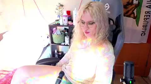 Lori -----------------------------------    online show from 03.28.26