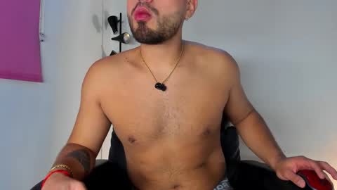 Snapshot of los_juanes chatting on 02.05.26 JUAN JUAN online show from 02.05.26