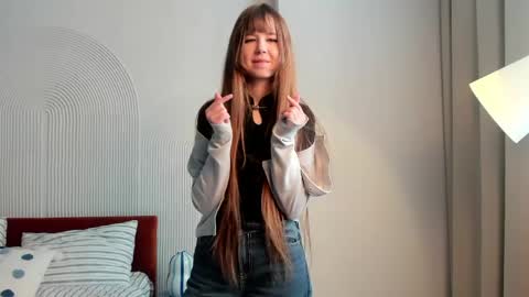 Snapshot of louettakarn chatting on 05.09.26 Sade online show from 05.09.26