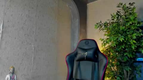 Snapshot of louis_connor chatting on 09.27.25 Louis online show from 09.27.25