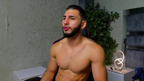 Snapshot of louis_connor chatting on 11.24.25 Louis online show from 11.24.25