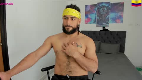 Snapshot of louis_marley_ chatting on 12.18.24 louis_marley_ online show from 12.18.24