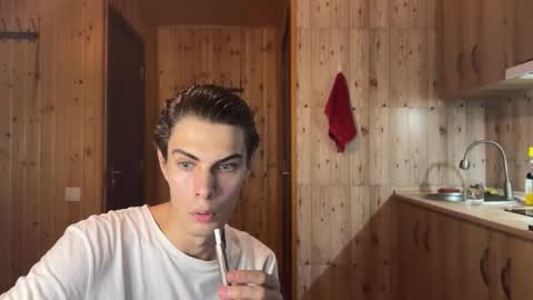 Snapshot of louis_preston chatting on 10.17.25 Mark online show from 10.17.25