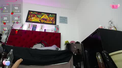 Snapshot of louise_nails chatting on 09.23.25 LouIse online show from 09.23.25