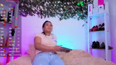 Snapshot of louise_nails chatting on 06.30.26 LouIse online show from 06.30.26