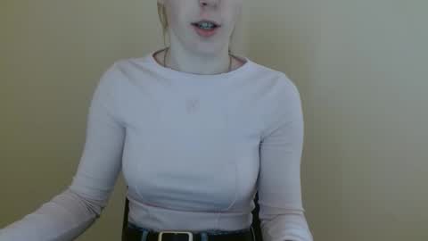 Vivian online show from 04.21.26