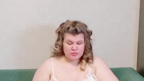 Snapshot of love_wiggy18 chatting on 02.06.25 Ally online show from 02.06.25