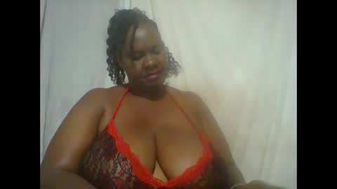 Snapshot of lovebigmelon chatting on 12.02.25 Lynn online show from 12.02.25