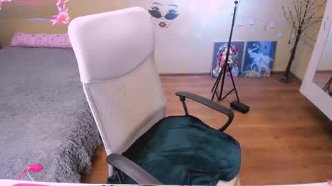 cat-girl online show from 09.19.25