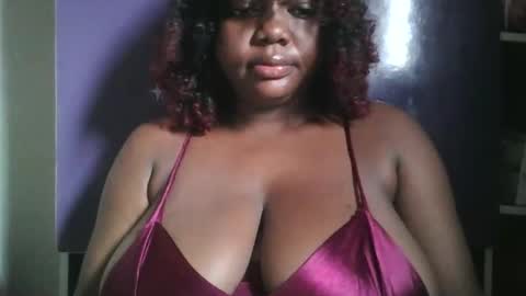 Snapshot of lovecumsluttie chatting on 04.22.26 mila online show from 04.22.26