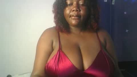Snapshot of lovecumsluttie chatting on 05.11.26 mila online show from 05.11.26