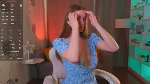 Snapshot of lovellalipss chatting on 05.18.26 Laura online show from 05.18.26