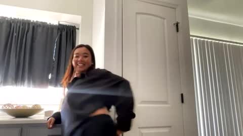 Snapshot of lovellly_ chatting on 03.02.25 Love online show from 03.02.25