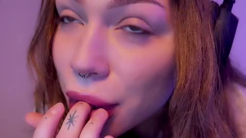 Snapshot of lovelorn_ chatting on 01.28.25 Elsa online show from 01.28.25