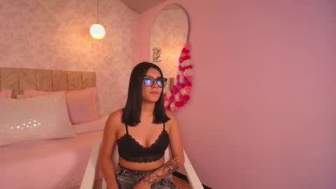 lovely_julls online show from 02.06.26