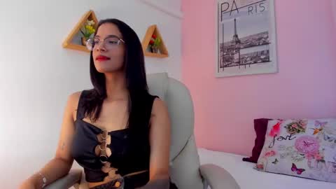 Snapshot of lovely_oliviaa chatting on 05.27.26 Olivia online show from 05.27.26
