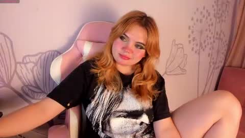Snapshot of lovely_paris_01 chatting on 07.21.26 Paris Rose online show from 07.21.26