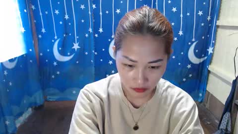 Snapshot of lovely_singlemom chatting on 11.17.25 ask me dear online show from 11.17.25