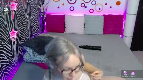 Snapshot of lovelybutterfly chatting on 01.12.25 online show from 01.12.25