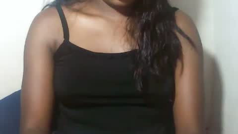 lovelylarra online show from 02.10.26