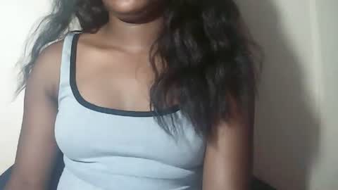 Snapshot of lovelylarra chatting on 03.25.26 lovelylarra online show from 03.25.26