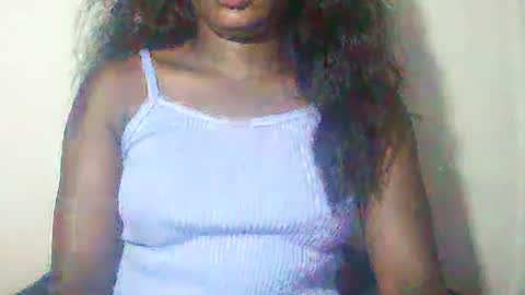 Snapshot of lovelylarra chatting on 03.26.26 lovelylarra online show from 03.26.26