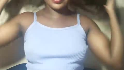 Snapshot of lovelylarra chatting on 04.02.26 lovelylarra online show from 04.02.26