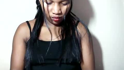 lovelylarra online show from 07.04.26