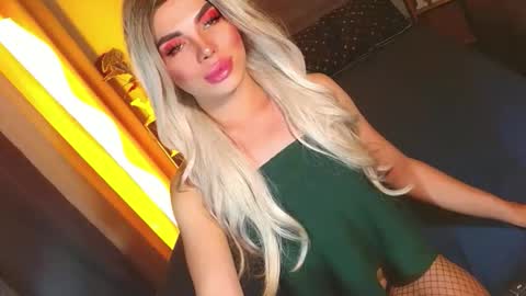 Snapshot of lovelymiss_shyna11 chatting on 04.26.26 lovelymiss_shyna11 online show from 04.26.26
