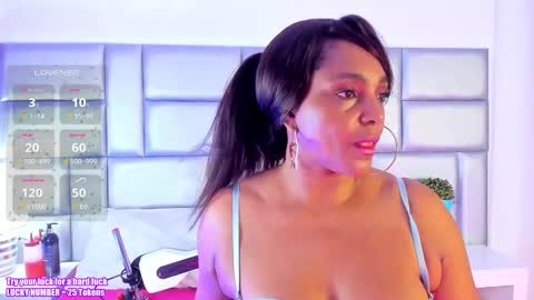 Snapshot of lovelynickyy chatting on 09.24.25 Nicky online show from 09.24.25