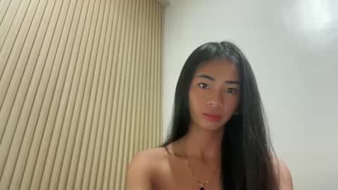 lovelyours_kishia online show from 04.04.26