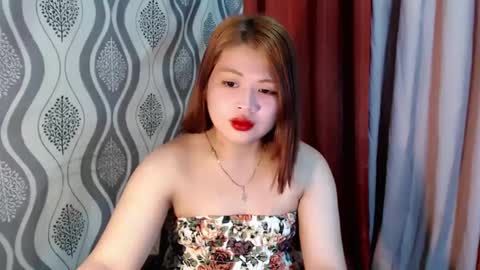 Snapshot of lovelyrhean chatting on 12.26.24 Rhean online show from 12.26.24