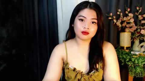 Snapshot of lovelyrhean chatting on 09.18.25 Rhean online show from 09.18.25