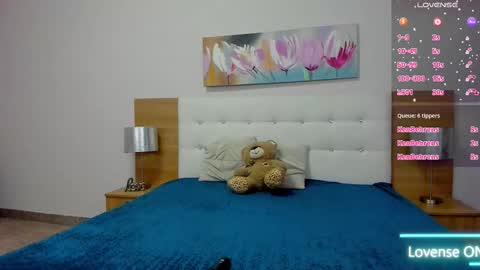 Snapshot of lovelysophie3 chatting on 10.27.25 Sophia online show from 10.27.25