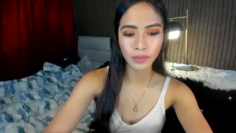 Snapshot of lovemarie19x chatting on 02.05.25 pauleen online show from 02.05.25