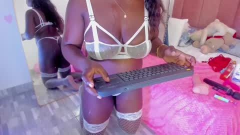 L O V E  online show from 02.15.25