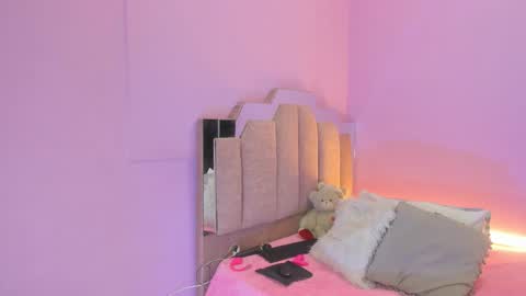 L O V E  online show from 09.10.25