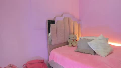 L O V E  online show from 09.16.25