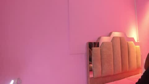 L O V E  online show from 10.11.25