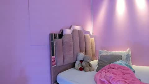 Snapshot of lovequeen02 chatting on 02.01.26 L O V E online show from 02.01.26