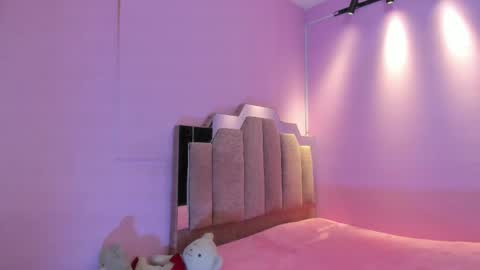 Snapshot of lovequeen02 chatting on 02.04.26 L O V E online show from 02.04.26