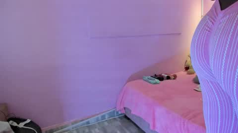 Snapshot of lovequeen02 chatting on 02.14.26 L O V E online show from 02.14.26