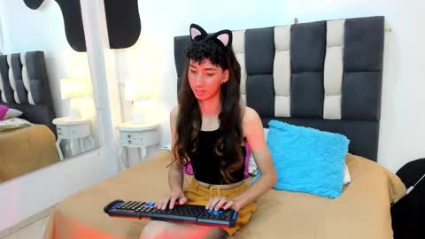 Snapshot of loverisu chatting on 03.01.25 loverisu online show from 03.01.25