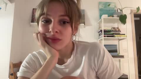 Snapshot of lovesstation chatting on 02.03.25 lovesstation online show from 02.03.25