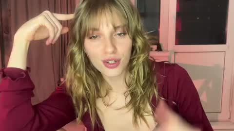 Snapshot of lovesstation chatting on 02.07.25 lovesstation online show from 02.07.25