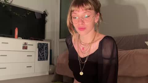 Snapshot of lovesstation chatting on 10.18.25 lovesstation online show from 10.18.25