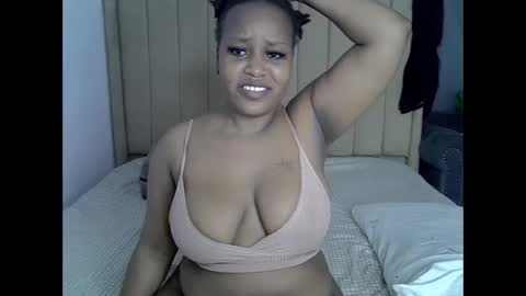Snapshot of loveydivah chatting on 05.18.26 loveydivah online show from 05.18.26